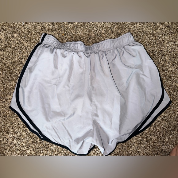 Gray Nike shorts - Picture 2 of 3